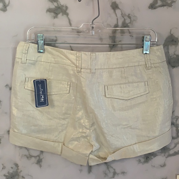 27” Ivory / Gold Cuff Hem Woven Shorts - Picture 7 of 16